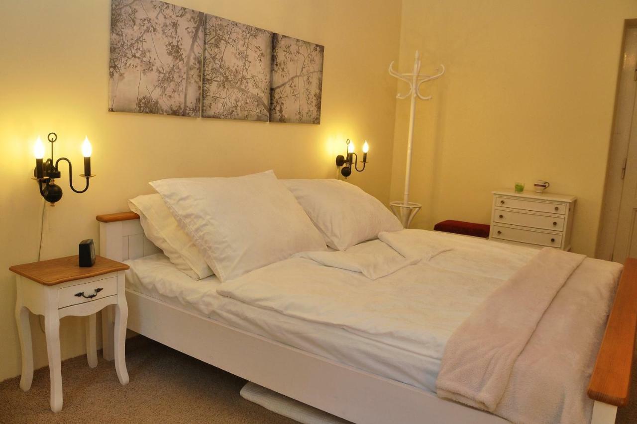 Atmospheric Quiet Apartment Прага Экстерьер фото